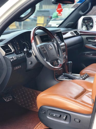Lexus LX570 2014 full options Arap
