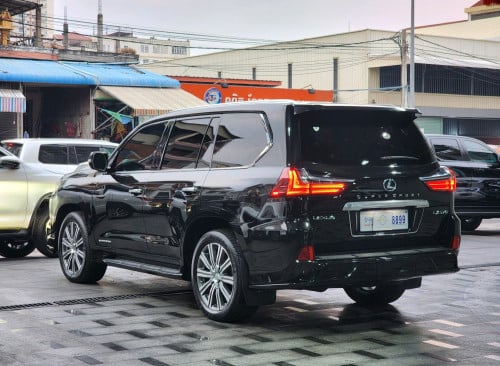 Lexus LX570 2016 full Options
