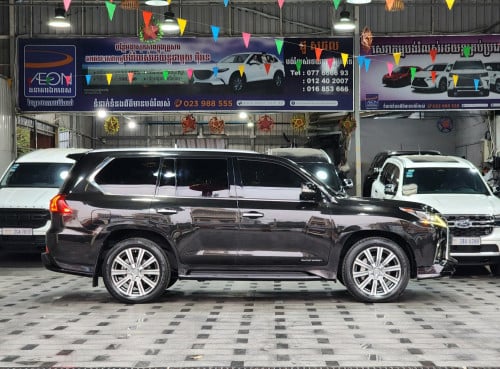 Lexus LX570 2016 full Options