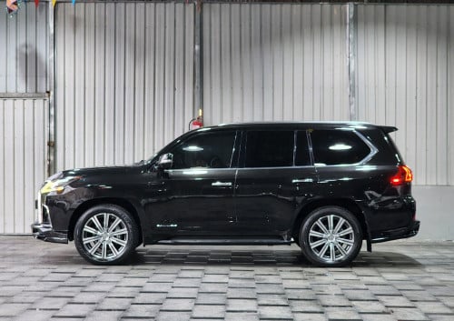 Lexus LX570 2016 full Options