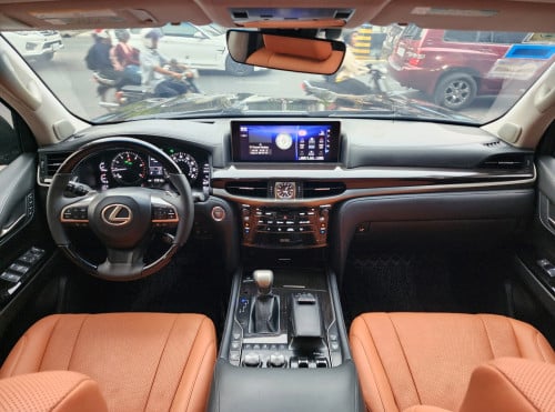Lexus LX570 2016 full Options