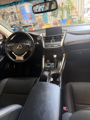 Lexus Nx200t ឆ្នាំ2015 ក្រដាសពន្ធ ឡានថ្មីថ្នាំសិនមួយជុំ