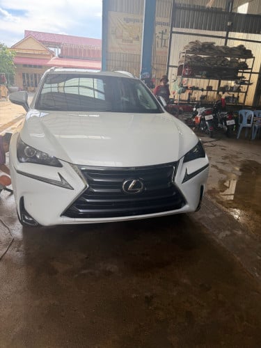 Lexus Nx200t ឆ្នាំ2015 ក្រដាសពន្ធ ឡានថ្មីថ្នាំសិនមួយជុំ