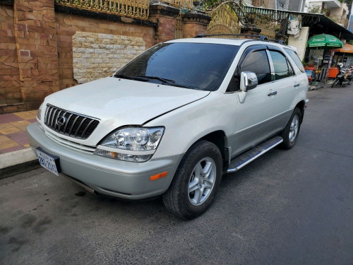 Lexus RX300 ឆ្នាំ02 ប៉ុង1 អូតូឆែកមូលតាល់