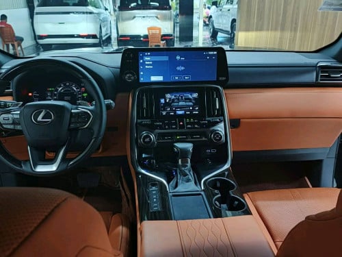 LX 600 VIP 2023