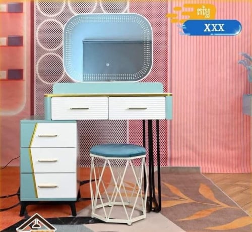 Make up table set