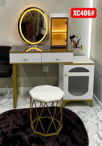 Makeup table set