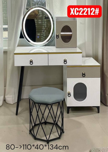 Makeup table set