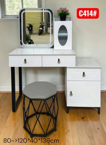 Makeup table set