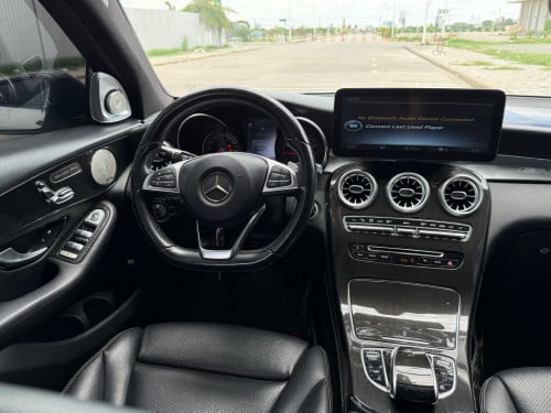 Mercedes Benz GLC-300 2016 ក្នុងខ្មៅ ម្ចាស់ដេីមទី1