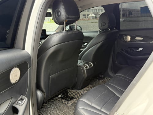 Mercedes Benz GLC-300 2016 ក្នុងខ្មៅ ម្ចាស់ដេីមទី1