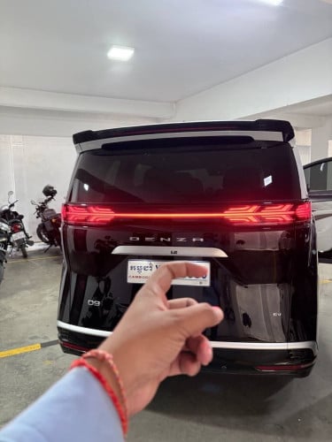 Model DENZA D9 2025 EV Range 620km