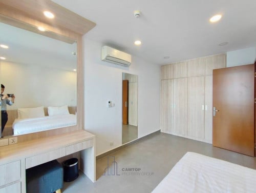 Modern 2-Bedroom Serviced Apartment in Toul Tom Poung Area (Russian Market)