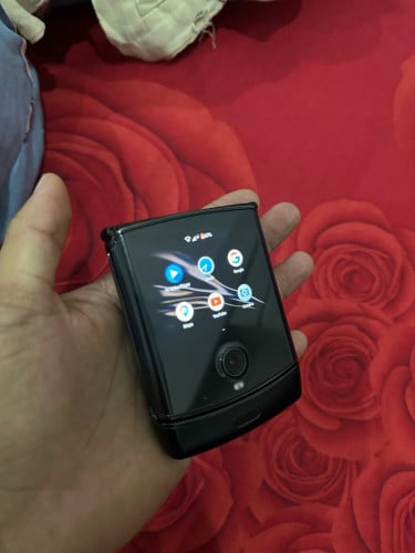 Moto Razr 128gb Esim ប្រេីបានធម្មតា​ របស់កម្រ