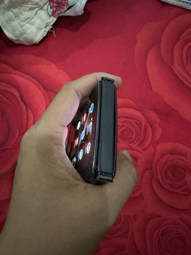 Moto Razr 128gb Esim ប្រេីបានធម្មតា​ របស់កម្រ