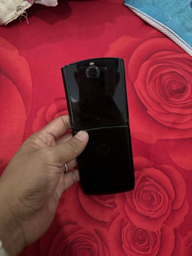 Moto Razr 128gb Esim ប្រេីបានធម្មតា​ របស់កម្រ