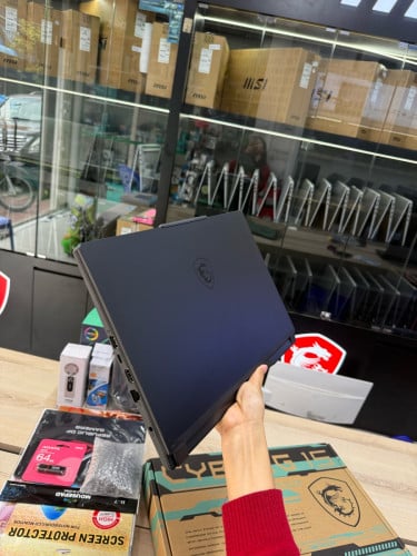 MSI Cyborg 15 i7-13t 16G-512G  Black Edition