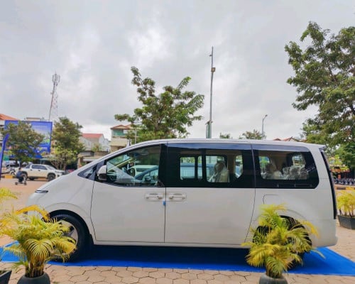 New Stock Staria 11Seats