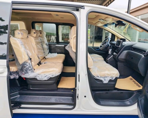 New Stock Staria 11Seats