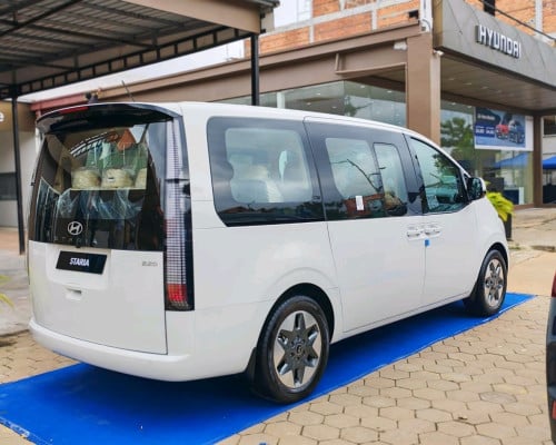 New Stock Staria 11Seats