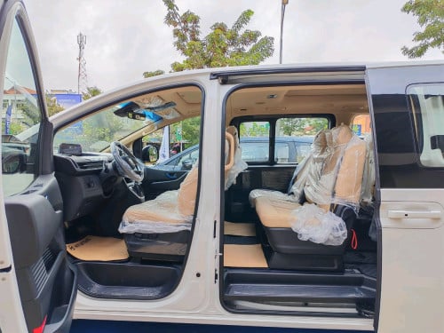 New Stock Staria 11Seats