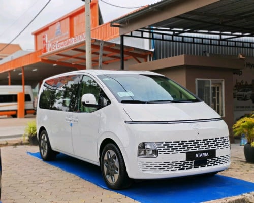 New Stock Staria 11Seats