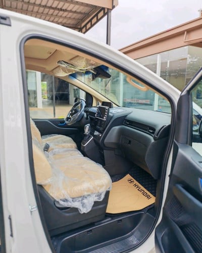 New Stock Staria 11Seats
