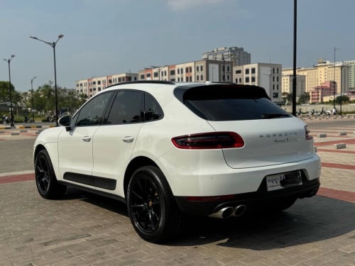 មានលុយ50%យកឡានបាប porsche macan 2015 Full Option សាំងសុទ្ធ លក់ 25500$ចចារ