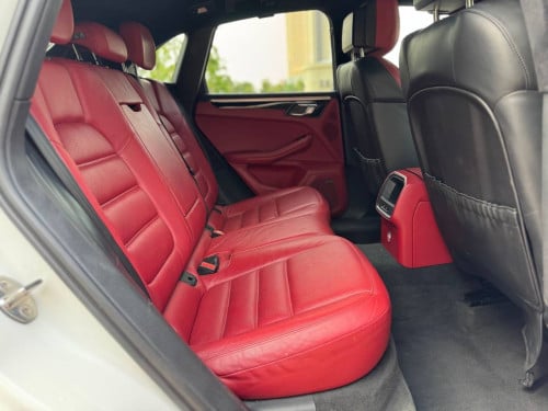 មានលុយ50%យកឡានបាប porsche macan 2015 Full Option សាំងសុទ្ធ លក់ 25500$ចចារ