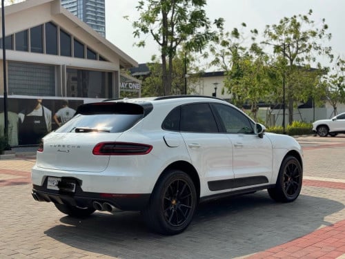 មានលុយ50%យកឡានបាប porsche macan 2015 Full Option សាំងសុទ្ធ លក់ 25500$ចចារ