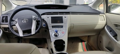 Prius 013 option 4 Delux Solar តម្លៃចរចាបាន