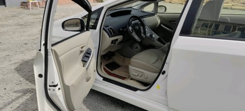 Prius 013 option 4 Delux Solar តម្លៃចរចាបាន