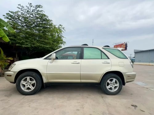 Rx300 ឆ្នាំ 00 ប៉ុង2 ឡានរៀបចំហើយ