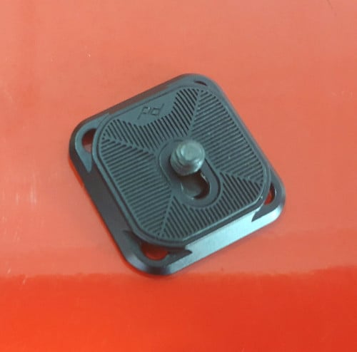 Safe, fast, flexible access-GoPro/action camera, PAS/DSLM/DSLR or binoculars - Peak Design Capture