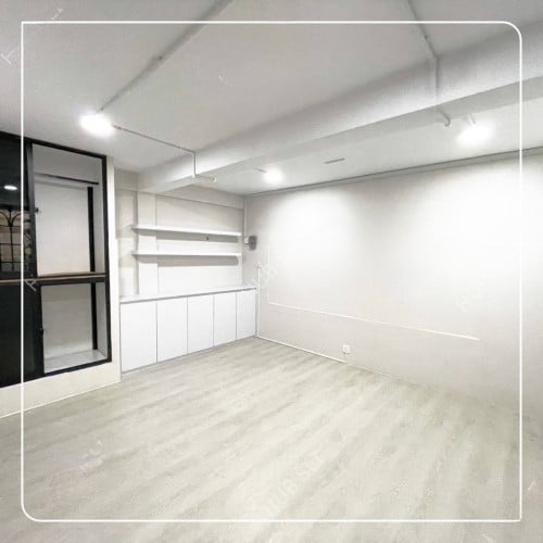 Shop for rent at BKK1 / 排屋出租​ BKK1（1层半）