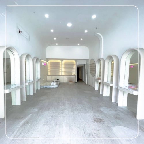Shop for rent at BKK1 / 排屋出租 BKK1(1层半)