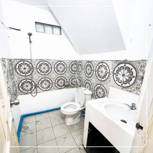 Shop for rent at BKK1 / 排屋出租​ BKK1（1层半）