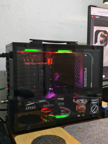 Small case powerful PC build