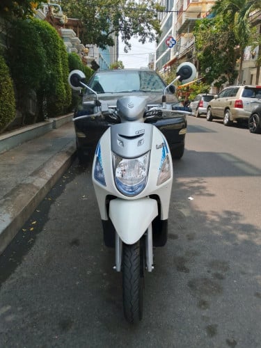 Suzuki let's 2017