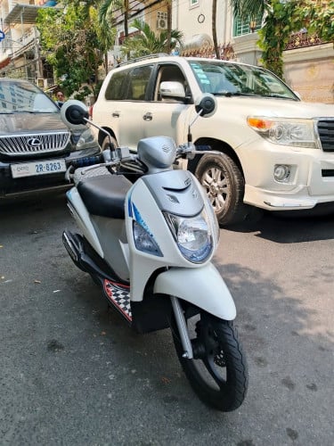 Suzuki let's 2017
