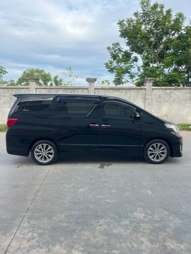 TOYOTA ALPHARD 2012