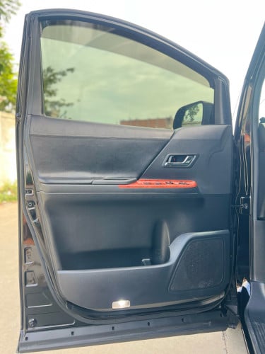 TOYOTA ALPHARD 2012