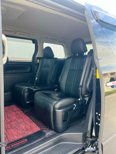 TOYOTA ALPHARD 2012