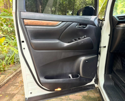 Toyota Alphard 2017 Russia ( V6 3500 CC )