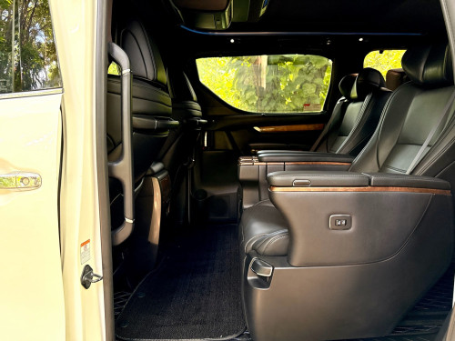 Toyota Alphard 2017 Russia ( V6 3500 CC )