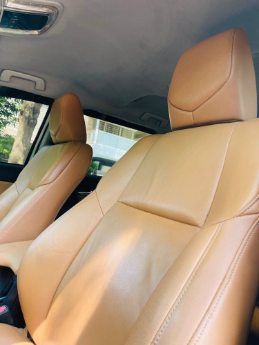 Toyota fortuner ឆ្នាំ​ 2016 ពណ៌​ ស​កាំម៉ៃ​ ហ្សិន​