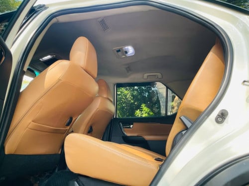 Toyota fortuner ឆ្នាំ​ 2016 ពណ៌​ ស​កាំម៉ៃ​ ហ្សិន​