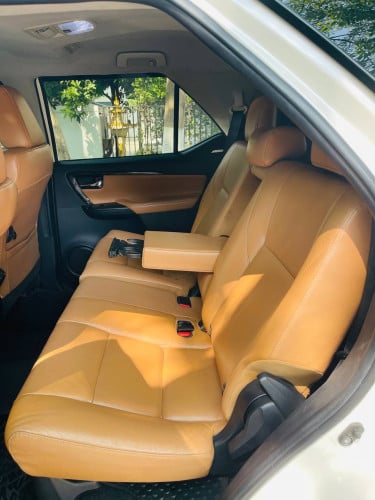 Toyota fortuner ឆ្នាំ​ 2016 ពណ៌​ ស​កាំម៉ៃ​ ហ្សិន​