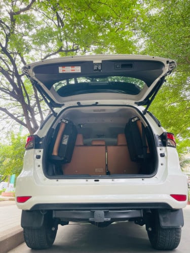 Toyota fortuner ឆ្នាំ​ 2016 ពណ៌​ ស​កាំម៉ៃ​ ហ្សិន​