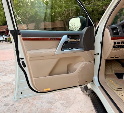 Toyota Land Cruiser 2012 VIP ( V8 4500 ) ម្ចាស់ដើម មេឡាន